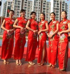 專業(yè)禮儀服務在重慶 伴娘伴郎團隊、模特主持與角色扮演的多元化發(fā)展